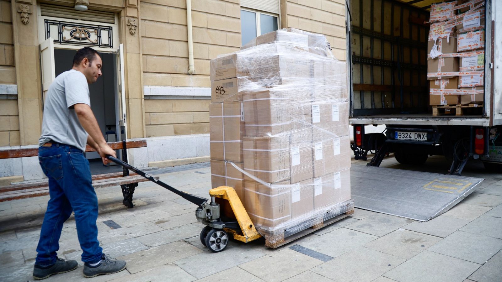 El Fondo Monetario Internacional (FMI) mantiene el crecimiento de España en el 2,5% en 2023, pero lo rebaja al 1,7% el próximo año.