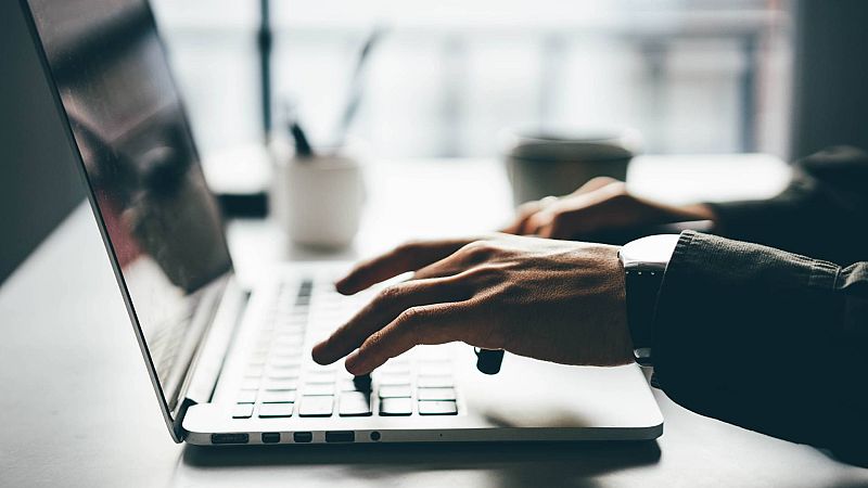 El TSJC declara improcedente el despido de un empleado por ver pornografía en su puesto de trabajo