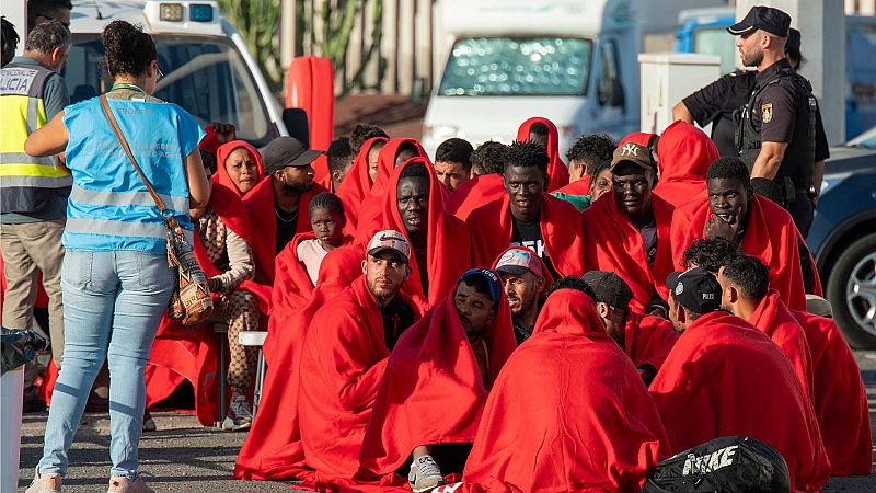 Más de 8.000 migrantes llegan en 15 días a Canarias, una cifra récord desde la crisis de los cayucos de 2006
