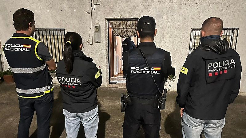 La Policía Nacional y los Mossos desarticulan el grupo neonazi Combat 18 en España y detienen a 16 personas
