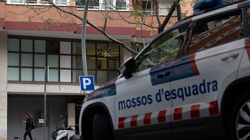 Un niño de 12 años apuñala a una compañera en un instituto de L'Hospitalet de Llobregat