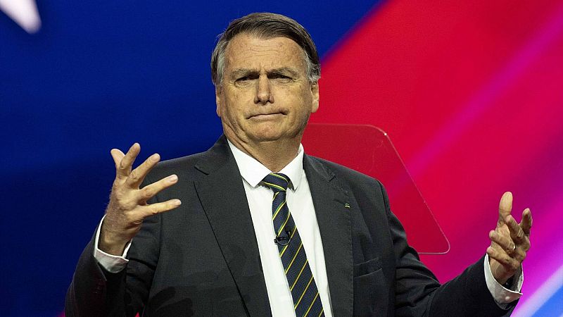 Una comisión parlamentaria acusa a Jair Bolsonaro de alentar el asalto al poder de enero en Brasil