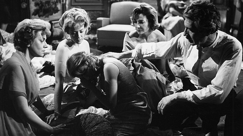 'El ángel exterminador': el despiadado y cruel retrato de Buñuel sobre la naturaleza humana