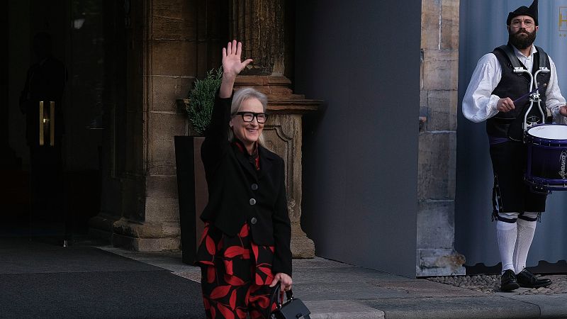 Meryl Streep baila en Oviedo al ritmo de las gaitas