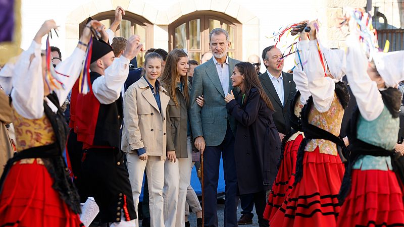 La familia real visita las parroquias asturianas ganadoras del Premio al Pueblo Ejemplar del Principado