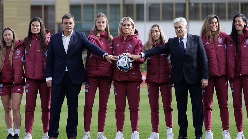 El CSD, la RFEF y las jugadoras de la Selección firman las bases de un acuerdo histórico