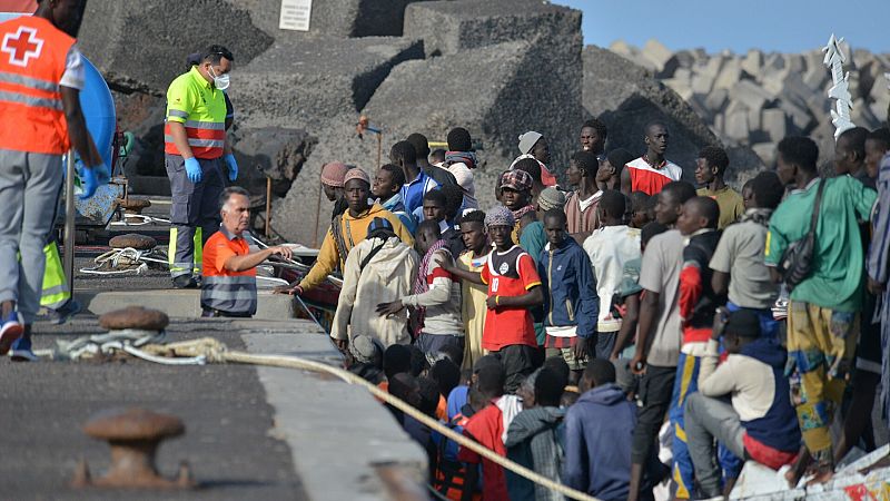 Canarias avisa: los dispositivos de atención a migrantes "empiezan a estar exhaustos" tras días bajo "máxima presión"