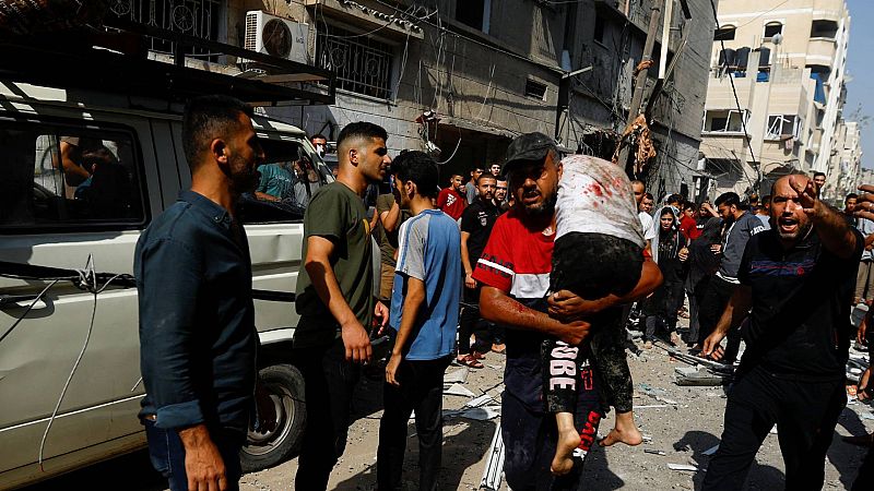 Israel bombardea Gaza en una "operación a gran escala" y causa más de 700 muertos en 24 horas