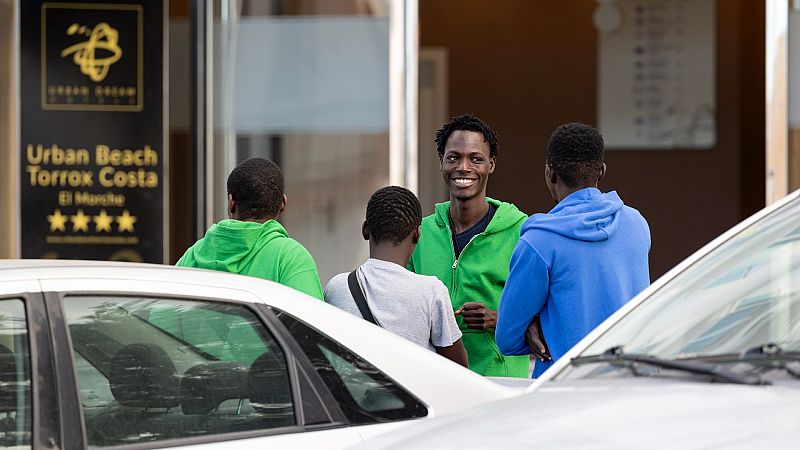 El Gobierno trasladará a migrantes de Canarias a dos instalaciones de Defensa en Madrid