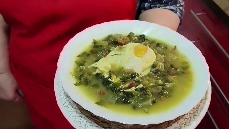 Receta para hacer una deliciosa y original sopa de escarola de manera fácil y rápida