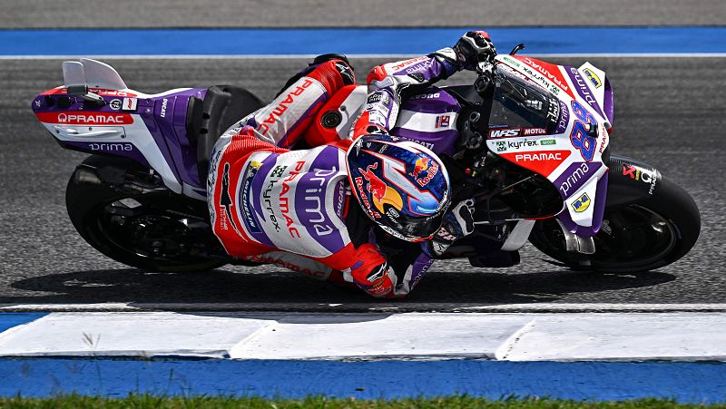 Mejor tiempo y susto para Jorge Martín en los entrenamientos del GP de Tailandia con dominio español