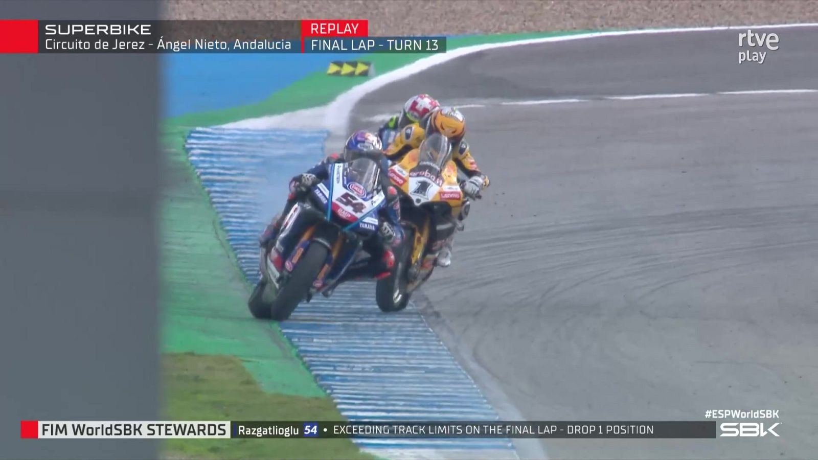 El duelo del a�o en WSBK lleg� en la �ltima carrera: una sanci�n a Razgatlioglu le da el triunfo a �lvaro Bautista