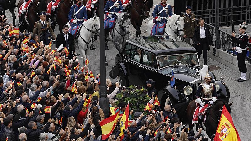 Pasteles que "saben a Espaa", muchas banderas y felicitaciones de cumpleaos: Madrid se engalana por Leonor