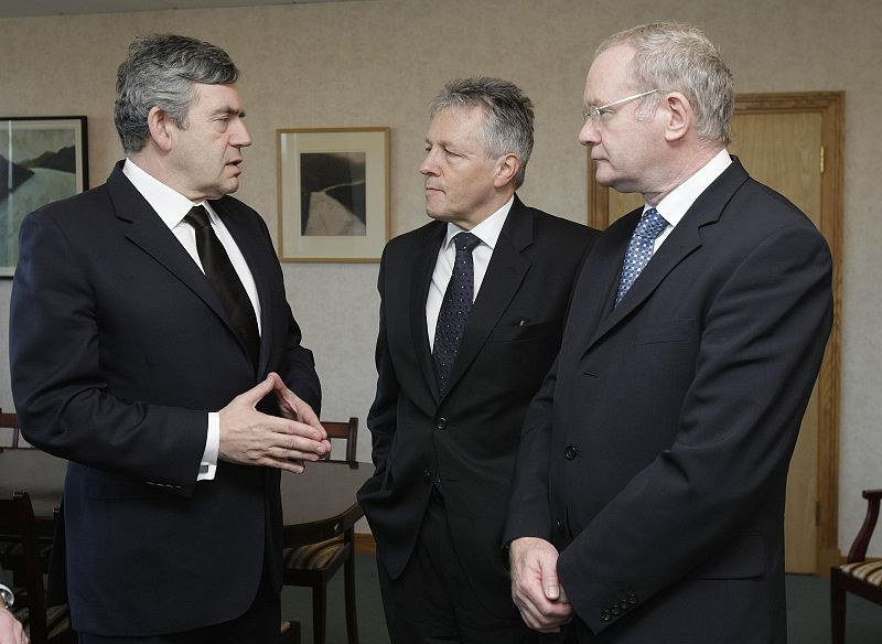 Brown visita Irlanda del Norte tras el atentado y reitera que el proceso de paz es "inquebrantable"
