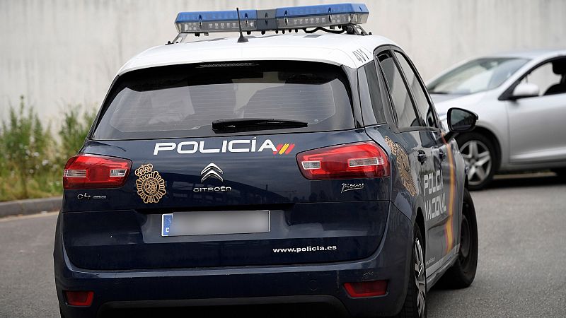 La Policía Nacional detiene a tres personas acusadas de violar en grupo a una joven en Valencia