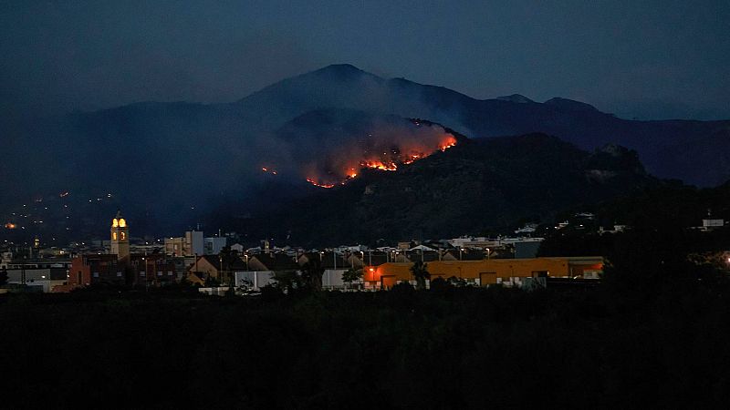 El incendio de Montitxelvo queda estabilizado tras quemar 2.500 hectáreas y los desalojados vuelven a sus casas