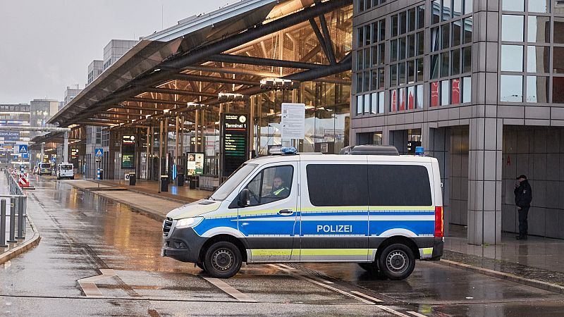 Detenido el hombre que se atrincheró en el aeropuerto de Hamburgo con su hija como rehén