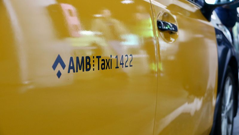 Centenars de taxistes es concentren a Barcelona en memòria del company mort en una discussió de trànsit