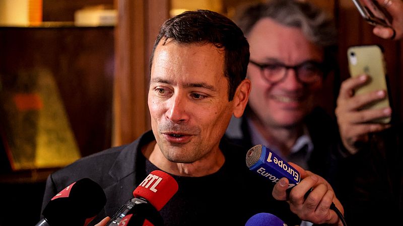 El francés Jean-Baptiste Andrea gana el premio Goncourt por 'Veiller sur elle'