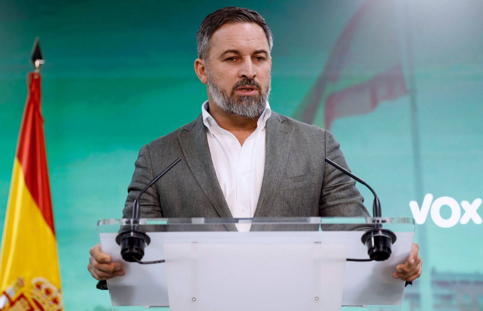 Abascal llama a "la resistencia civil" por el acuerdo "golpista" firmado por el PSOE y Junts