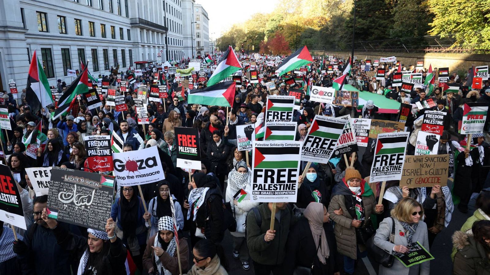 Más de 300.000 personas marchan en Londres contra la guerra en Gaza | Ver