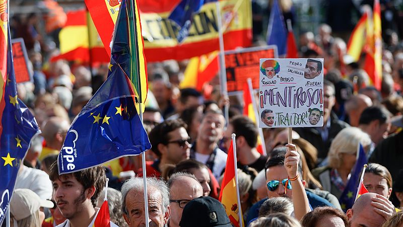 Investidura de Pedro Sánchez, en directo | Las protestas contra la amnistía continúan en Ferraz