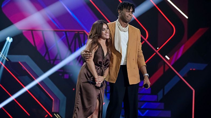 Famous se atasca en mitad de su actuación con Julia Medina en Dúos Increíbles: ¿Qué le ha pasado?