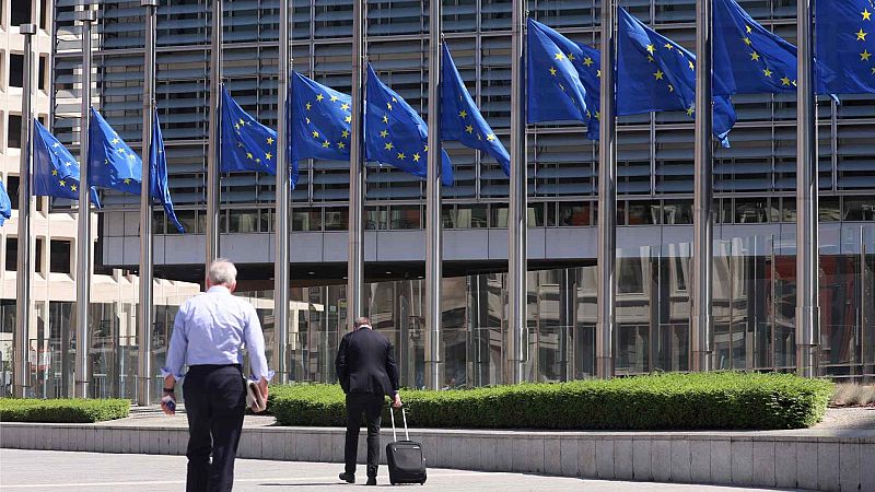 Europa propone más sanciones y endurecer el límite del precio del petróleo ruso por la guerra en Ucrania