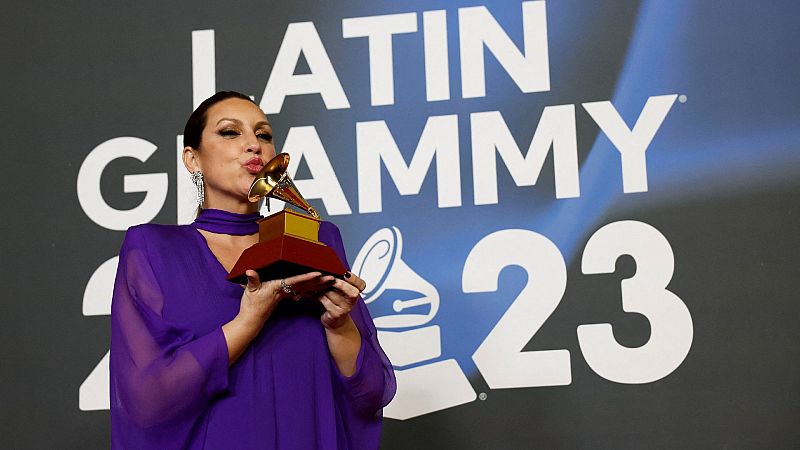 Los mejores momentos de los Latin Grammy: del "Se nos rompió el amor" de Rosalía al "Se fue" de Rauw Alejandro