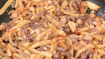 Receta de ropa vieja con patatas fritas: �la mejor para aprovechar las sobras del cocido o puchero!