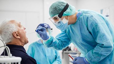 Los efectos del covid en la vejez: senescencia del cerebro y el tejido pulmonar