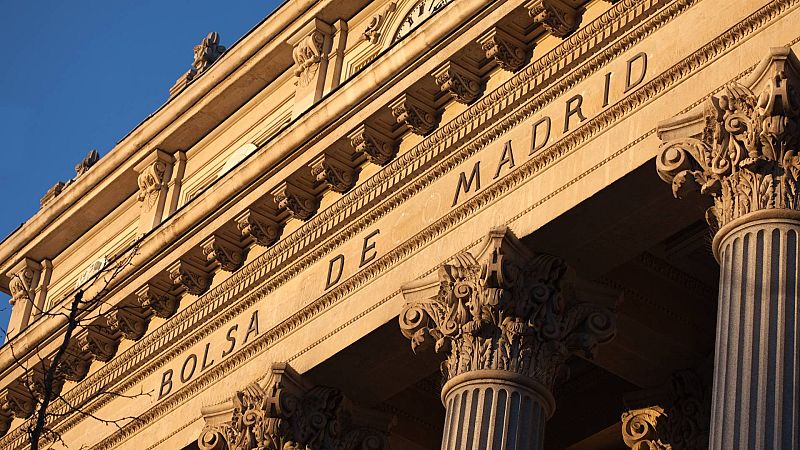 La bolsa española alcanza cotas prepandemia y máximos del año al acercarse a los 9.800 puntos