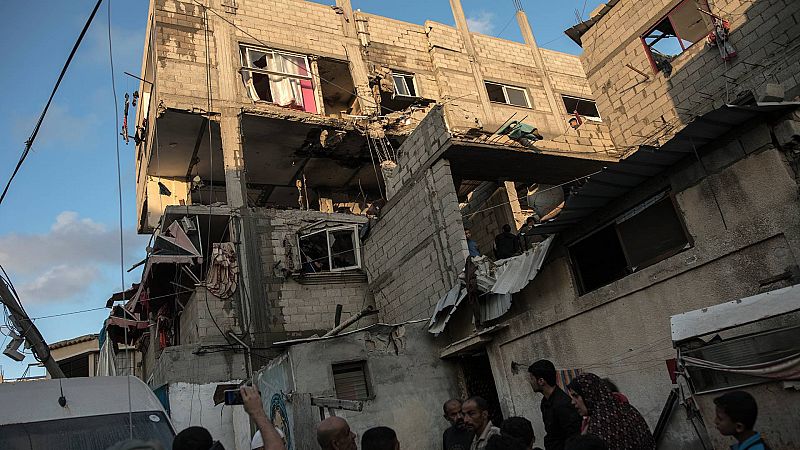 Mueren decenas de personas en un presunto bombardeo israel contra una escuela en Gaza