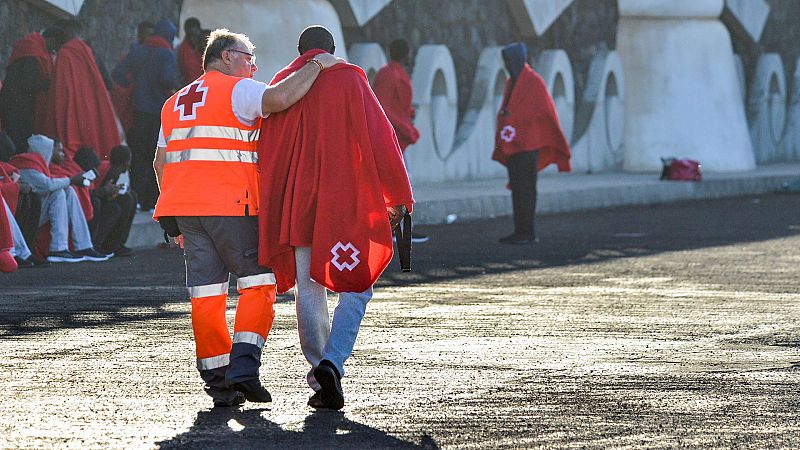 Cerca de 150 migrantes llegan a aguas canarias en las últimas horas