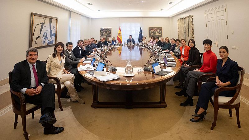 Sánchez pide a su nuevo Gobierno "ejemplaridad" y "transparencia" y responder con "trabajo" al "ruido interesado"