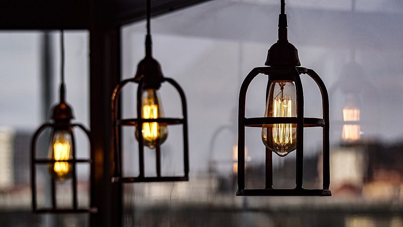 La luz sube un 77,2% este jueves y se coloca en 52,49 euros/MWh