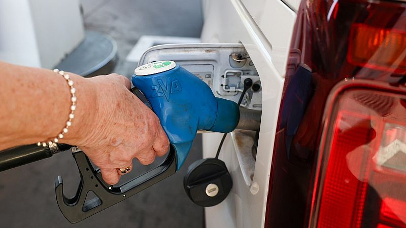 Los carburantes mantienen su tendencia a la baja: la gasolina se abarata dos céntimos y el diésel cae tres céntimos