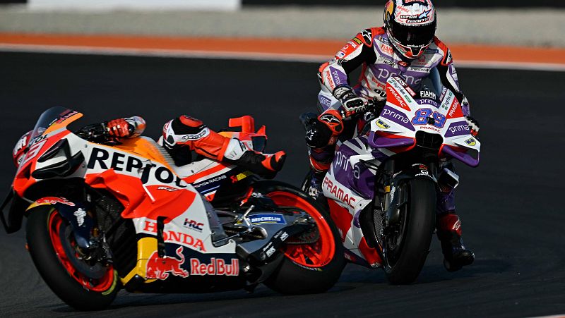 Bagnaia revalida el título de MotoGP en Valencia con Jorge Martín y Marc Márquez por los suelos