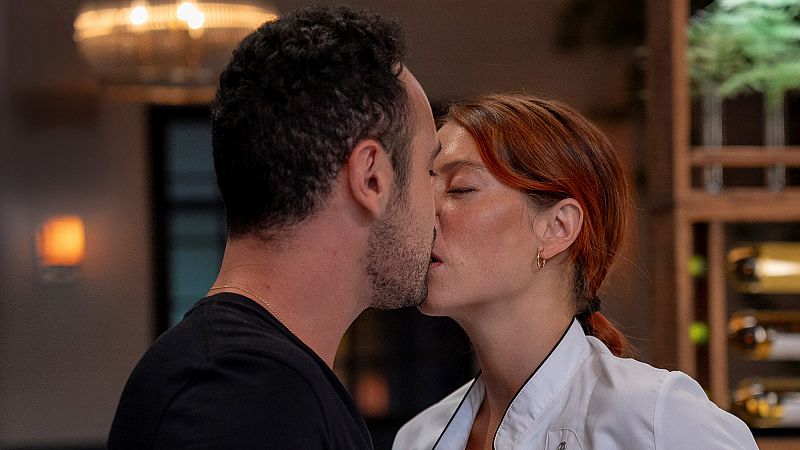 '4 estrellas' | ¿Tenemos nuevo lío en la cocina? ¡David y Ainhoa se han besado!