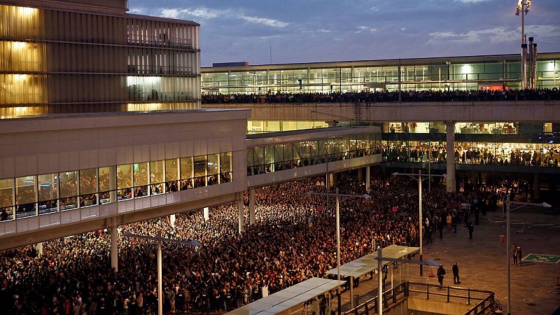 El juez de Tsunami pide datos al Ministerio de Transportes, la OTAN y la UE sobre el "bloqueo" del aeropuerto de El Prat