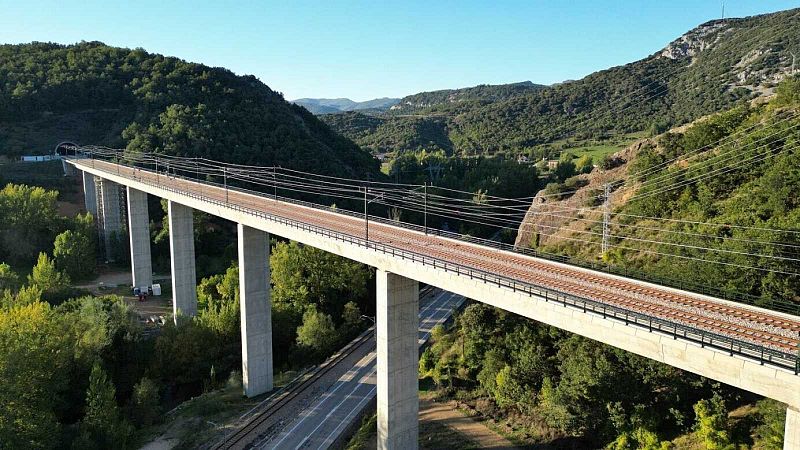 La alta velocidad llega a Asturias tras 19 años de obras y más de 4.000 millones de euros de inversiones