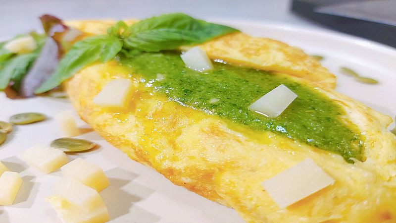 Aprende a hacer esta receta de tortilla francesa rellena de pesto del chef Sergio Fernndez