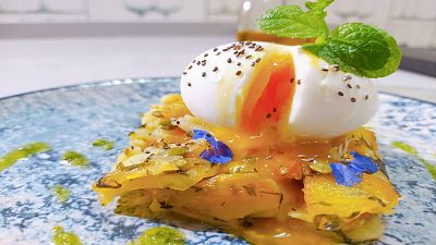 Recetas de huevo mollet sobre z�calo de patatas al ajillo del chef Sergio Fern�ndez