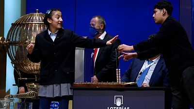 Cinco polémicas de la Lotería de Navidad: de los errores al cantar los premios a los líos con las bolas