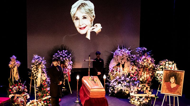 Multitudinario adiós a Concha Velasco en el Teatro La Latina: "Era una amiga y una actriz extraordinaria"