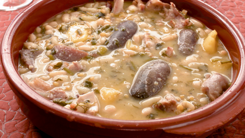 Puchero de hinojos, el plato de cuchara tradicional de Granada
