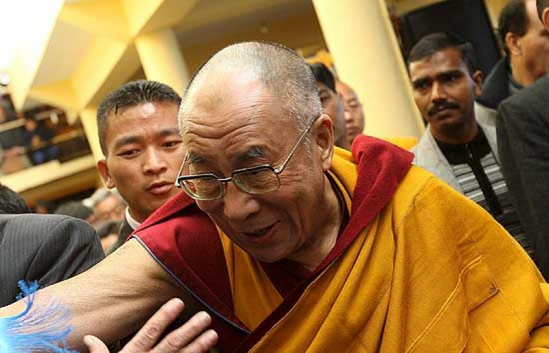 El Dalai Lama clama por la autonomía del Tíbet en el 50º aniversario de su exilio