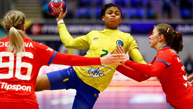 Brasil vence a Repblica Checa (27-30) y pone los cuartos a tiro de empate de las Guerreras