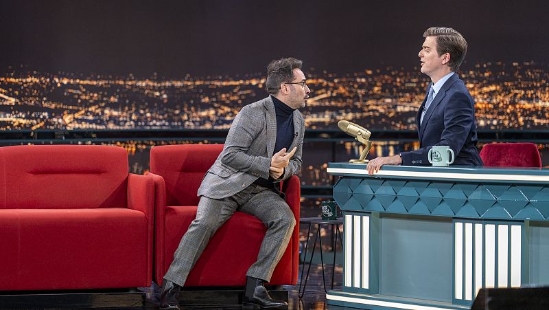 El famoso cantante al que J.A. Bayona puede llamar a las 5 de la mañana y siempre le responde