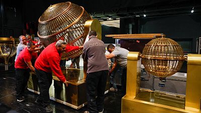 Los bombos de la Lotería de Navidad 2023 llegan al Teatro Real y empieza la cuenta atrás para el sorteo